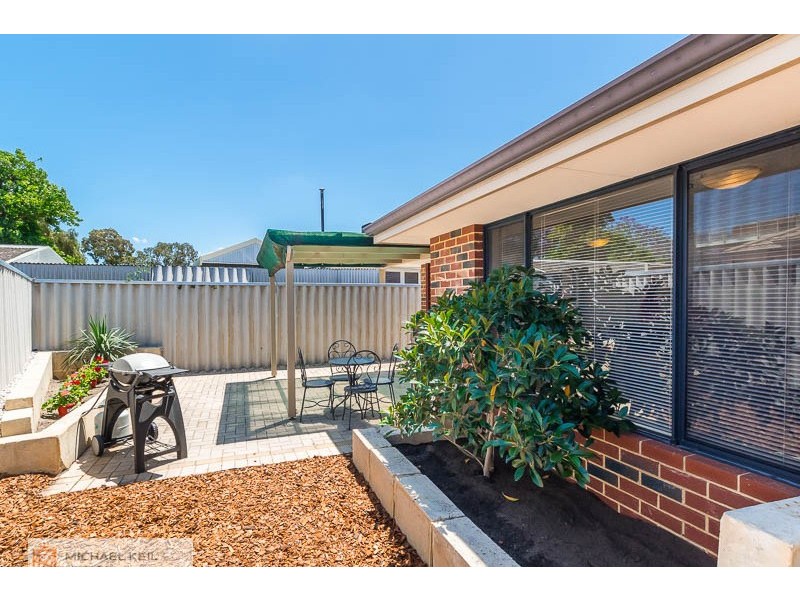 1 Crellin Way, Cloverdale WA 6105