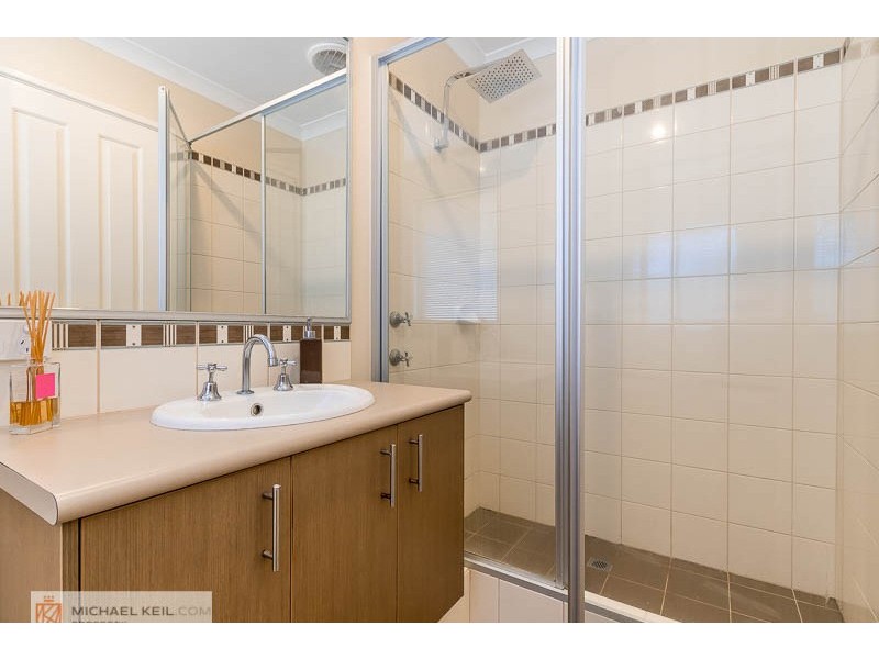 1 Crellin Way, Cloverdale WA 6105