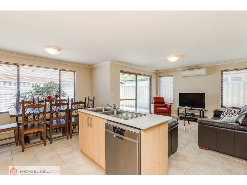 1 Crellin Way, Cloverdale WA 6105
