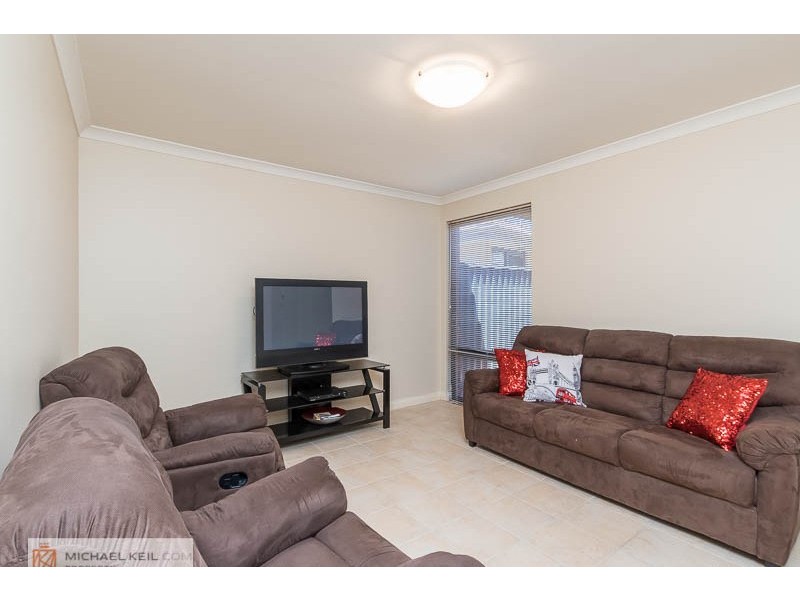 1 Crellin Way, Cloverdale WA 6105