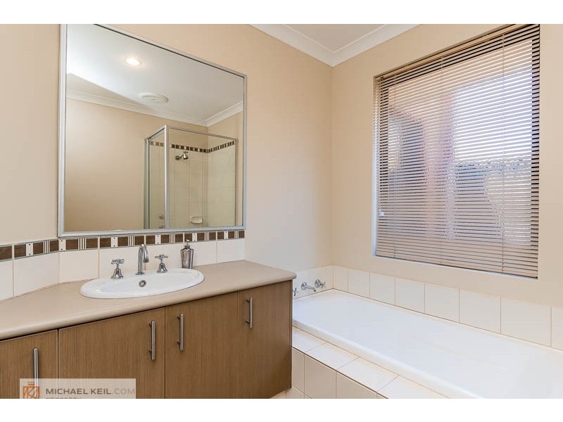 1 Crellin Way, Cloverdale WA 6105