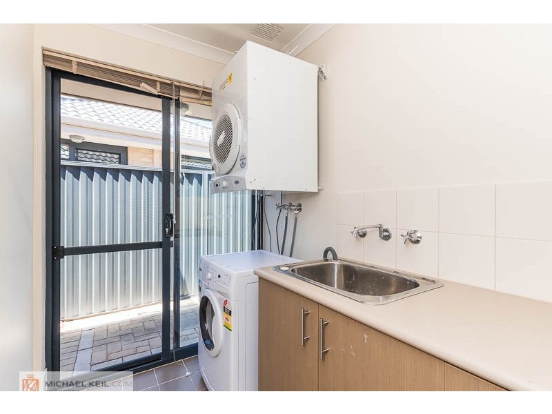 1 Crellin Way, Cloverdale WA 6105
