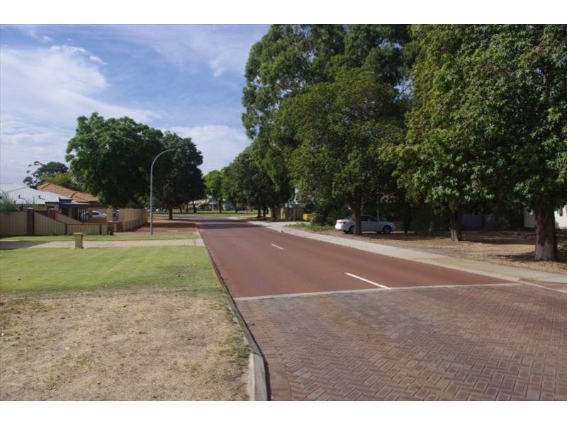 6 Field Avenue, Redcliffe WA 6104