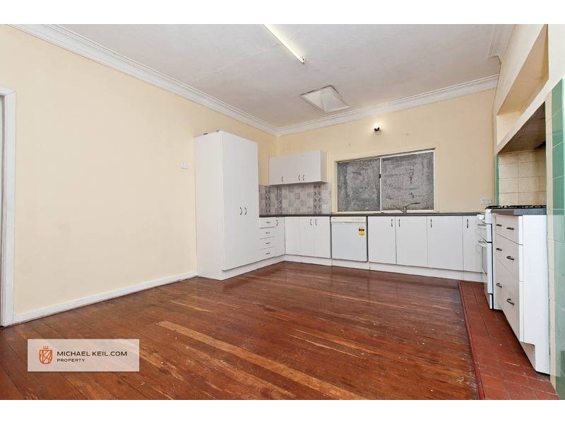 11 Kitchener Ave, Bayswater WA 6053