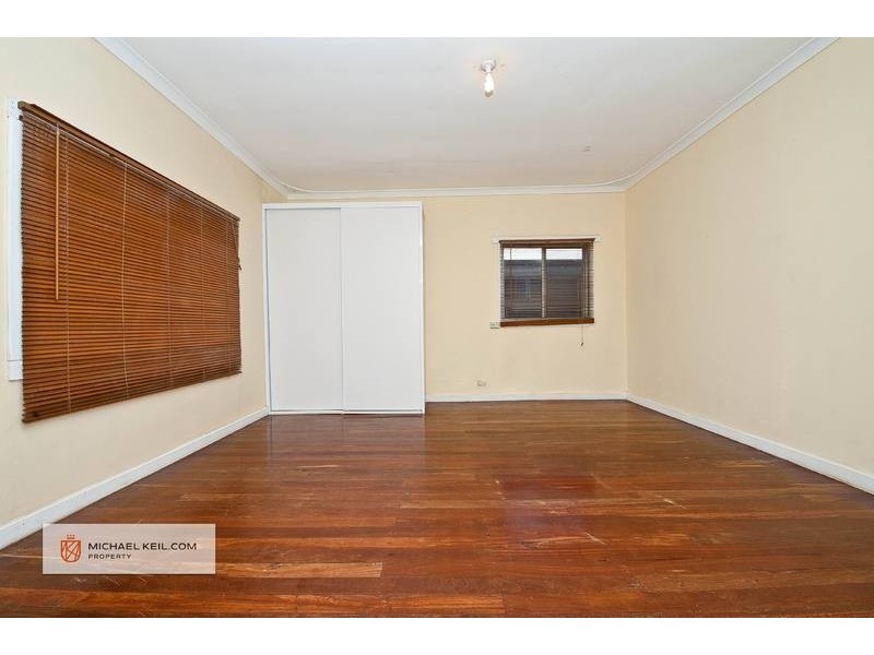 11 Kitchener Ave, Bayswater WA 6053