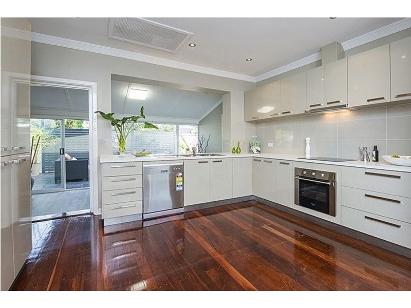 32 Pitt Street, St James WA 6102