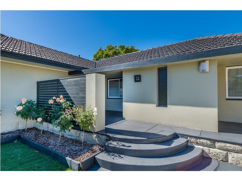 32 Pitt Street, St James WA 6102