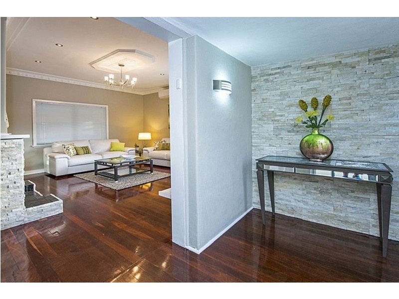 32 Pitt Street, St James WA 6102