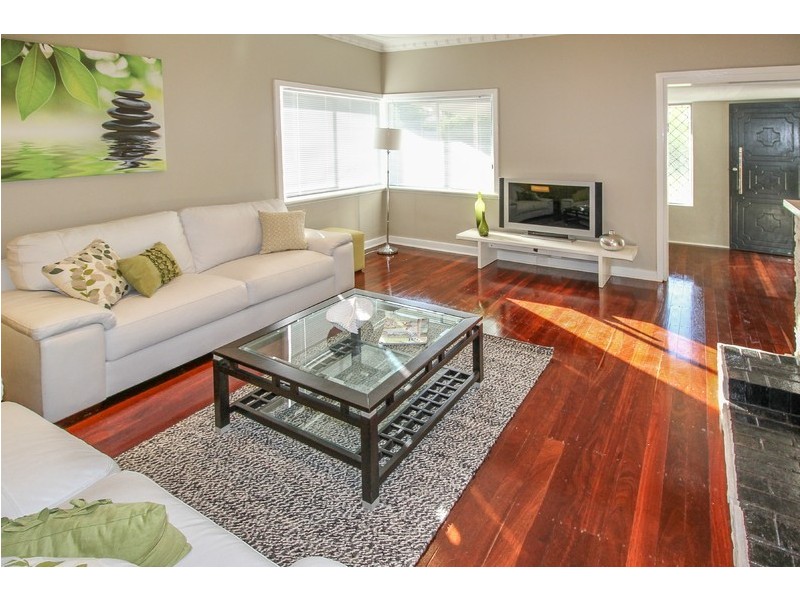 32 Pitt Street, St James WA 6102