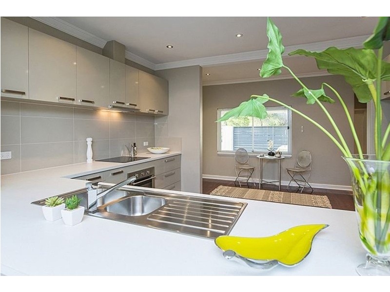 32 Pitt Street, St James WA 6102