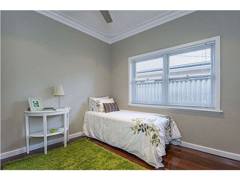 32 Pitt Street, St James WA 6102