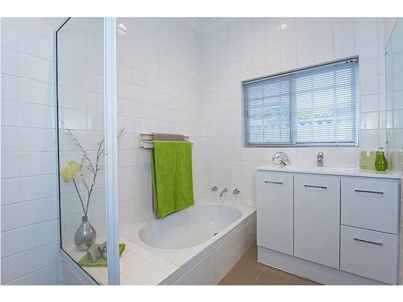 32 Pitt Street, St James WA 6102