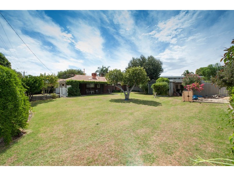 111 Sussex Road, Forrestfield WA 6058