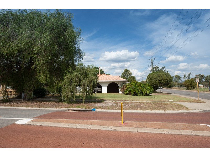 111 Sussex Road, Forrestfield WA 6058
