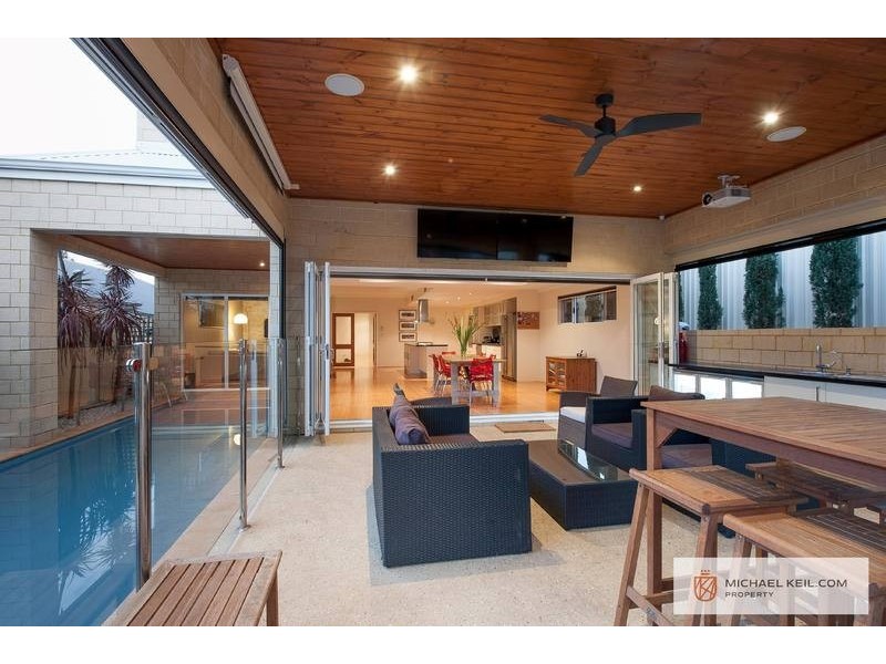 18 Surrey Road, Rivervale WA 6103