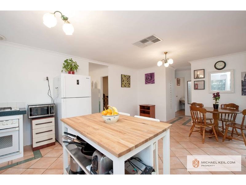 17 Koongee Cross, High Wycombe WA 6057