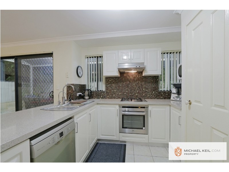 4/25 Pearl Road, Cloverdale WA 6105