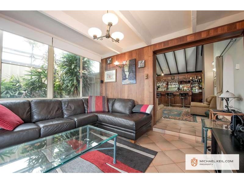 43 Centre Street, Queens Park WA 6107