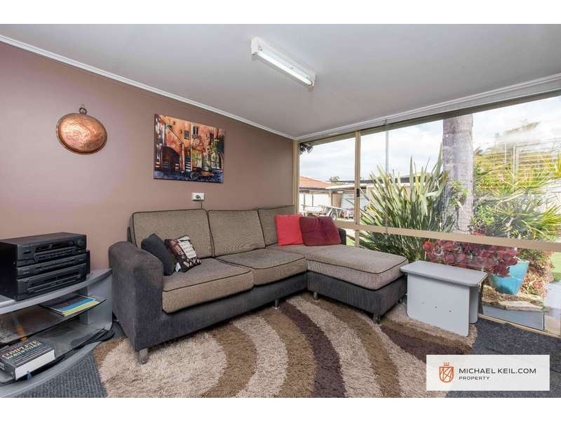 43 Centre Street, Queens Park WA 6107