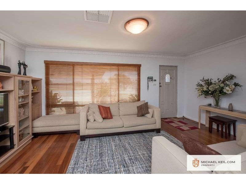 43 Centre Street, Queens Park WA 6107