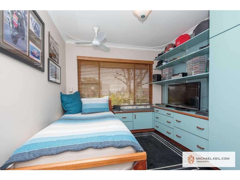 43 Centre Street, Queens Park WA 6107