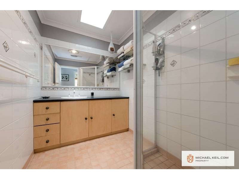 43 Centre Street, Queens Park WA 6107