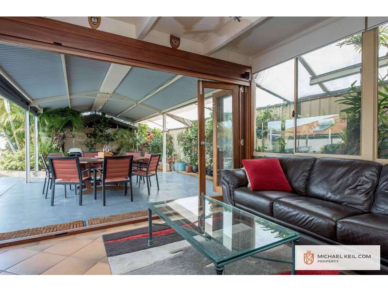 43 Centre Street, Queens Park WA 6107