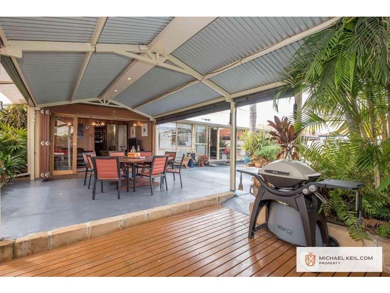 43 Centre Street, Queens Park WA 6107