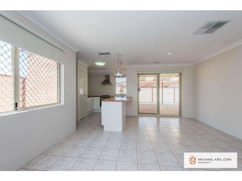 36b Longhurst Way, Queens Park WA 6107