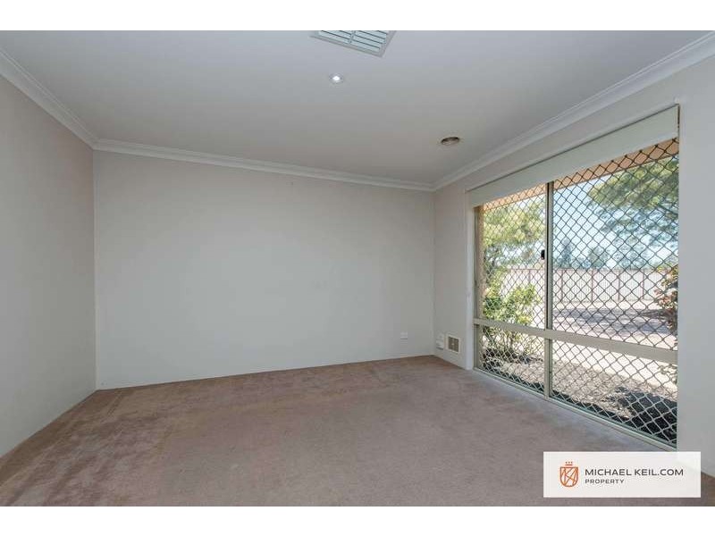 36b Longhurst Way, Queens Park WA 6107