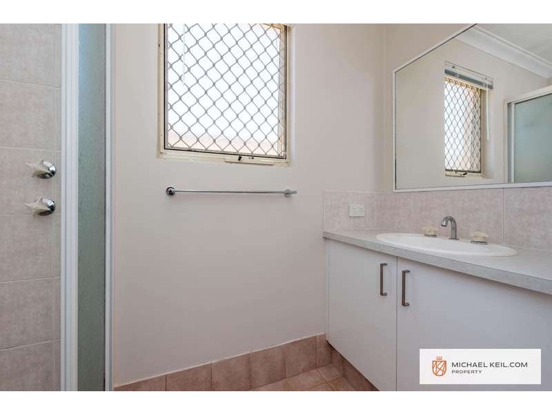 36b Longhurst Way, Queens Park WA 6107