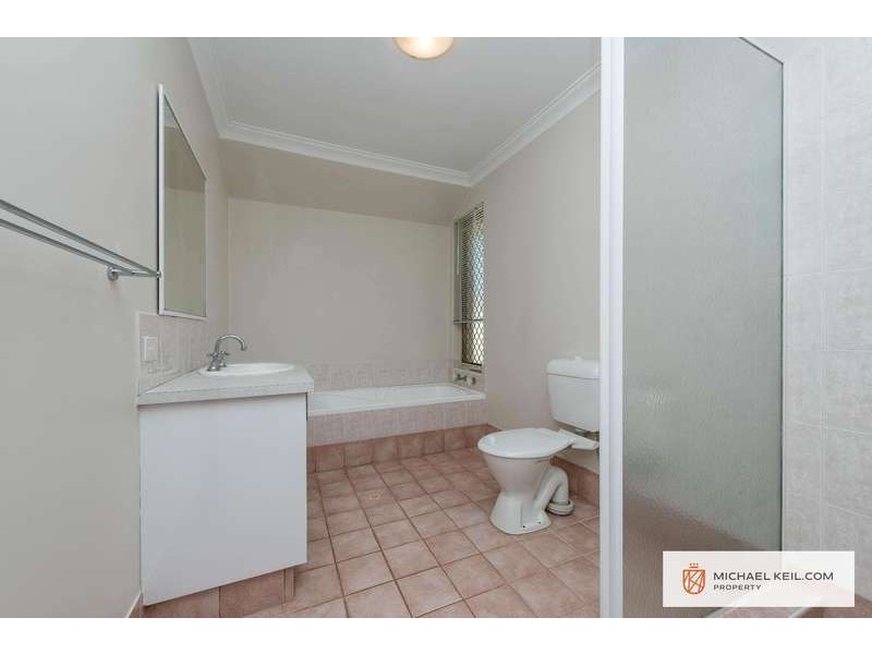 36b Longhurst Way, Queens Park WA 6107