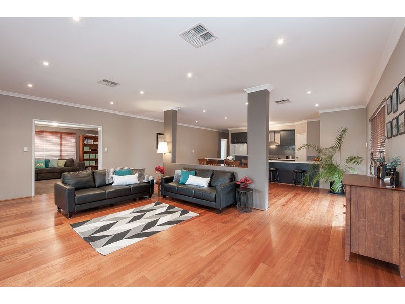 6 Goodall Street, Cloverdale WA 6105