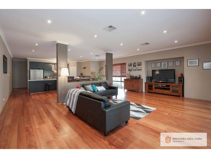 6 Goodall Street, Cloverdale WA 6105