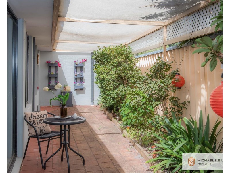 21 Field Avenue, Redcliffe WA 6104