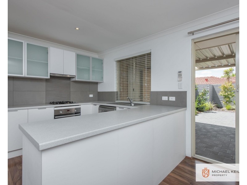 1/16 Downsborough Avenue, Kewdale WA 6105