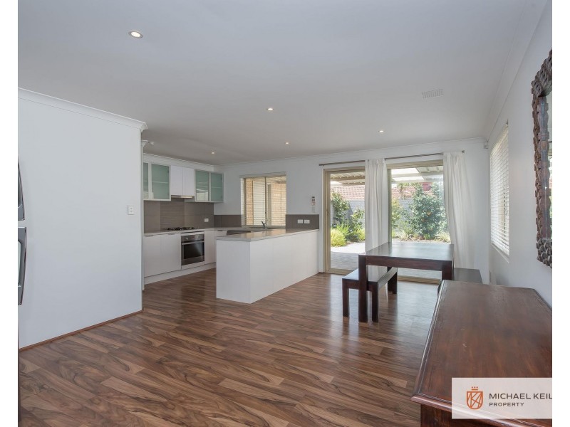 1/16 Downsborough Avenue, Kewdale WA 6105