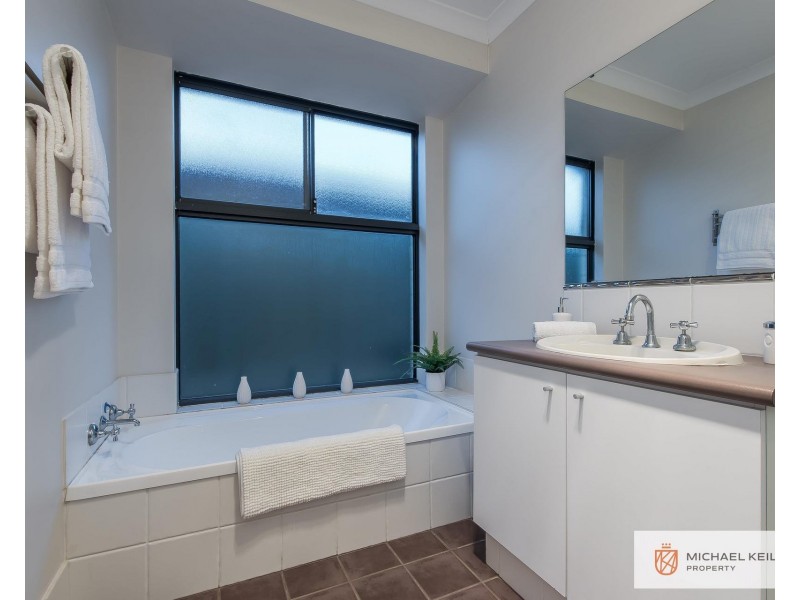 3 Banks Place, High Wycombe WA 6057