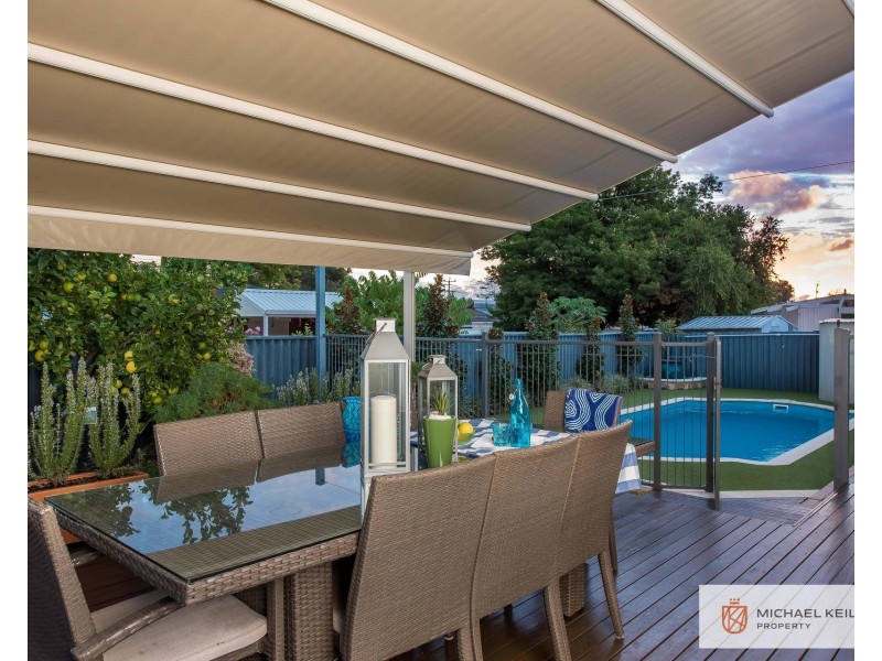 18 Burgland Drive, Girrawheen WA 6064