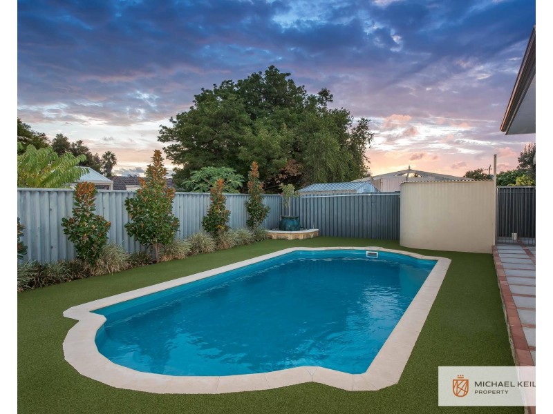 18 Burgland Drive, Girrawheen WA 6064