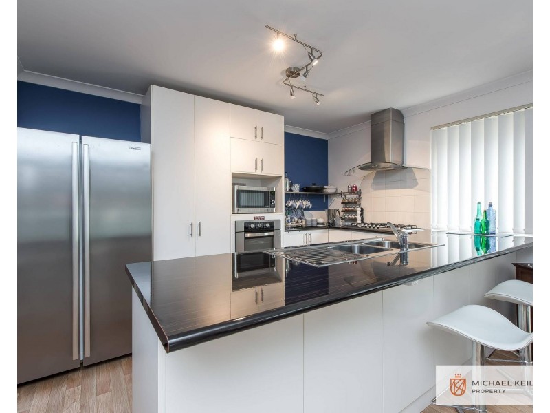 33 Serisier Parkway, Queens Park WA 6107