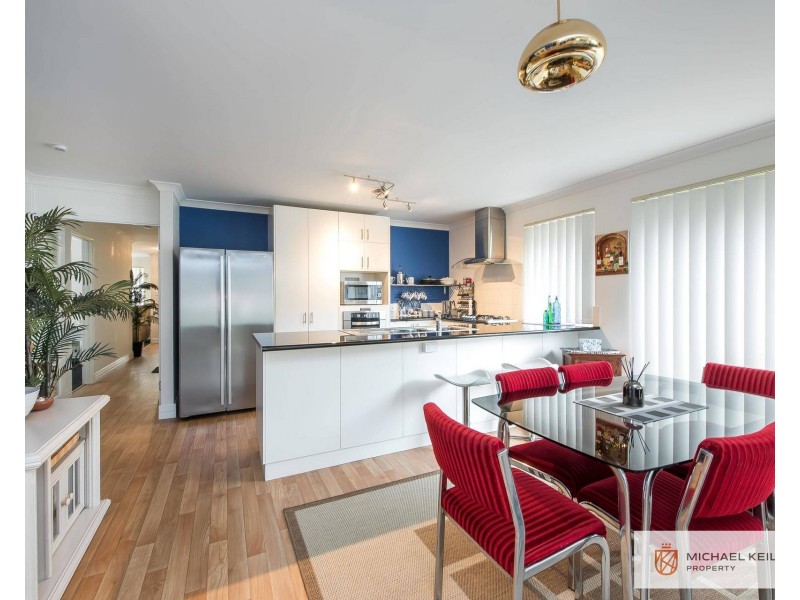 33 Serisier Parkway, Queens Park WA 6107