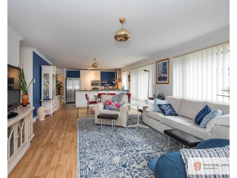 33 Serisier Parkway, Queens Park WA 6107