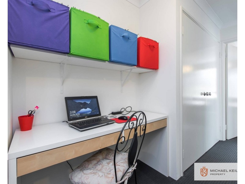 33 Serisier Parkway, Queens Park WA 6107