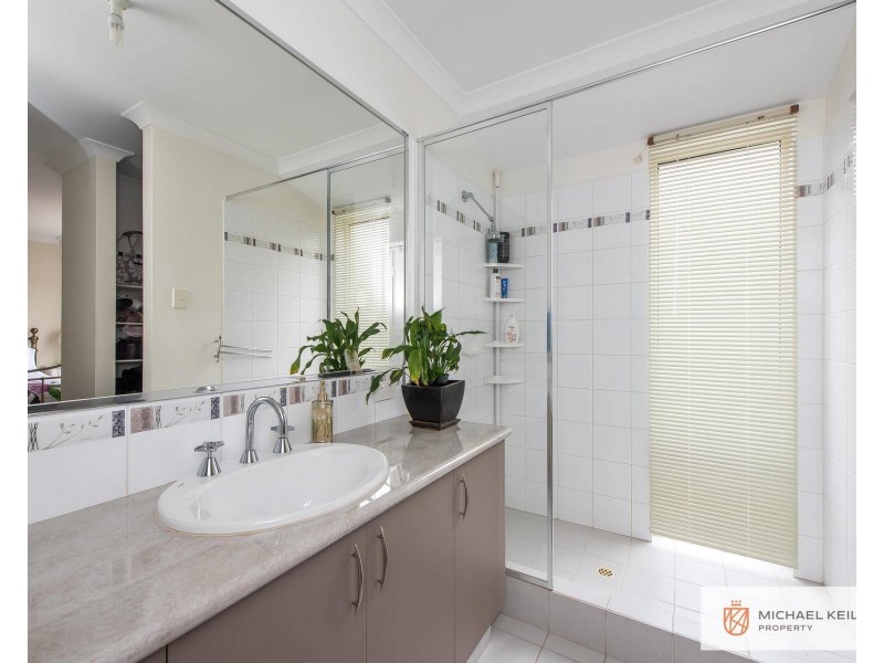 33 Serisier Parkway, Queens Park WA 6107