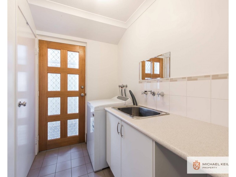 33 Serisier Parkway, Queens Park WA 6107