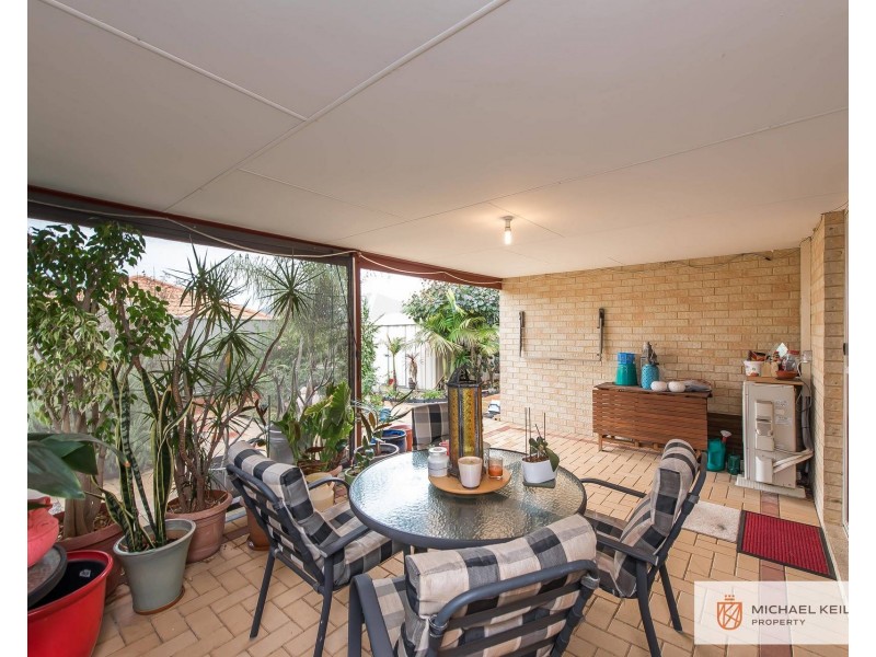 33 Serisier Parkway, Queens Park WA 6107