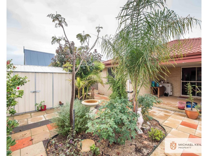 33 Serisier Parkway, Queens Park WA 6107