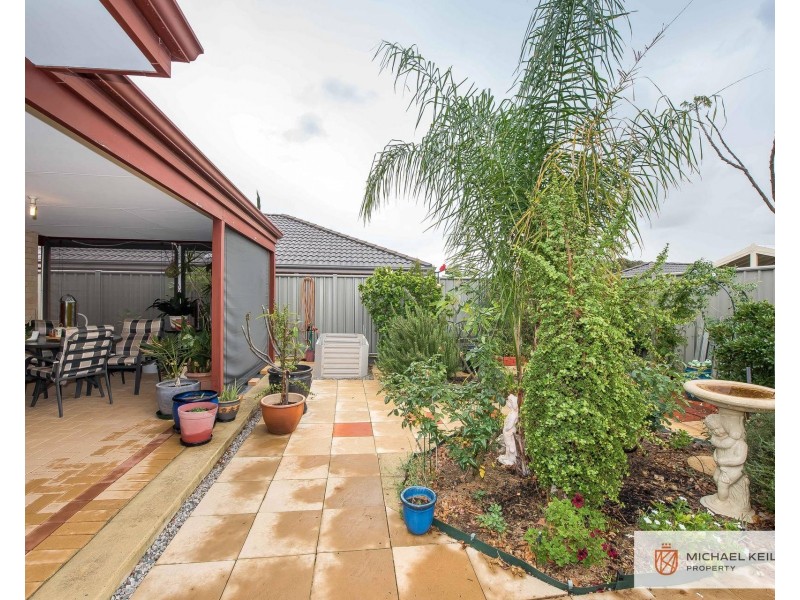 33 Serisier Parkway, Queens Park WA 6107