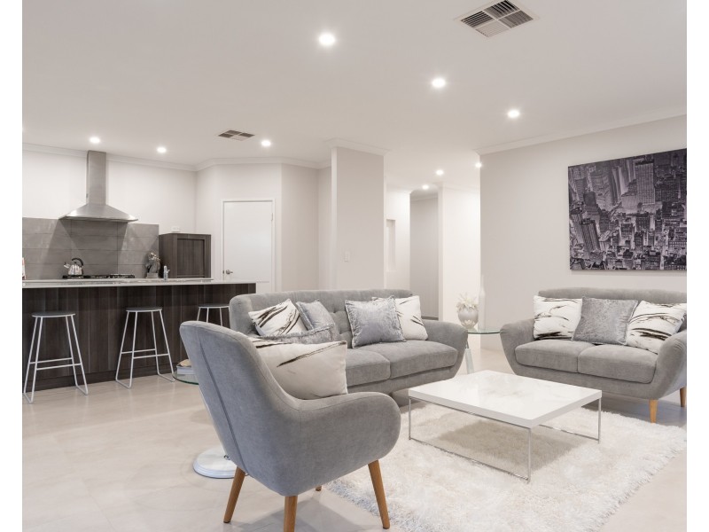 10 Flindell Avenue, Caversham WA 6055